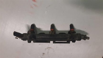 Топливная рампа в сборе Skoda Fabia 2 2007-2015