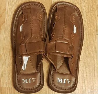 Шлёпанцы на литой подошве