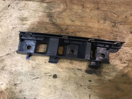 Правлящая бампера VW Passat B6 левая