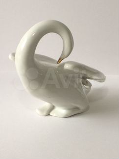 Фарфоровая статуэтка Лебедь