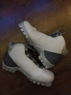 Детские лыжные ботинки