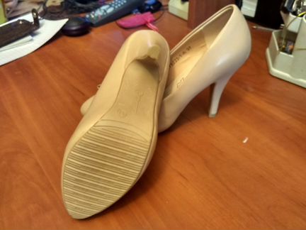 Туфли цвета беж от Taccardi р37