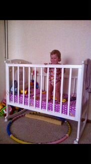 Кроватка белая + матрац + белье, борты, балдахин