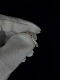 Золотое кольцо с бриллиантами и сертификатом