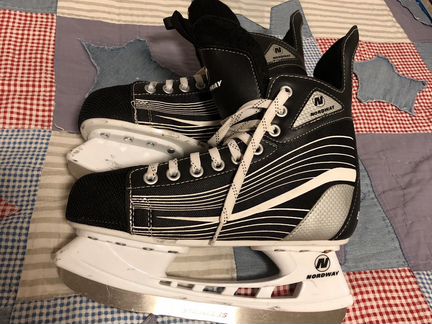 Хоккейные коньки для мальчика р 39