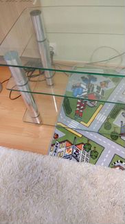 Стеклянный стол