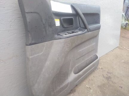 Обшивка двери передняя правая Mitsubishi Pajero 3
