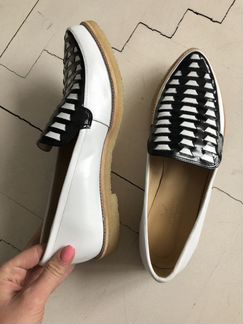 Дизайнерские новые лоферы бело-черные