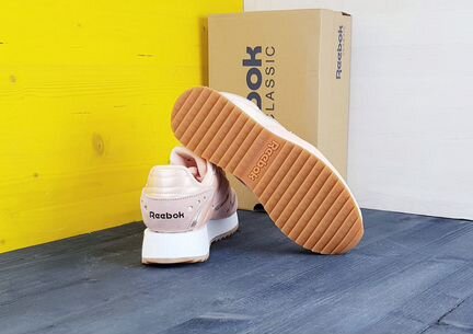 Reebok кроссовки новые женские