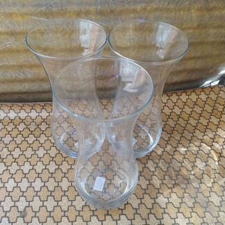 Корзина с тремя вазами