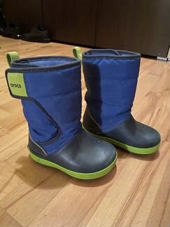 Непромокаемые синие детские сапоги crocs размер C7