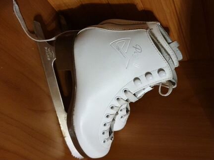 Коньки фигурные. новые