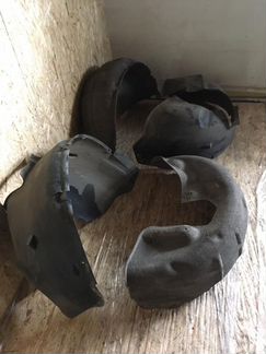 Подкрылок задний-передний локер Вольво хс90