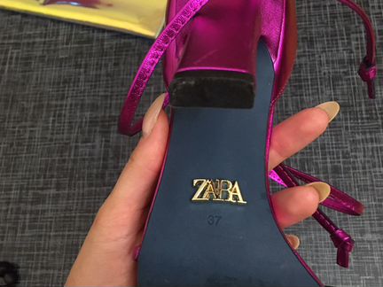 Розовые босоножки Zara