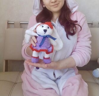 Вязаная игрушка Зайчик