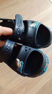 Crocs сандали с акулой