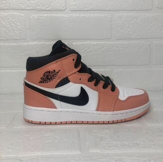 Кроссовки Nike Air Jordan 1