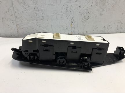 Блок управления стеклоподъемниками Mazda 3