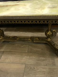 Стол из оникса и бронзы