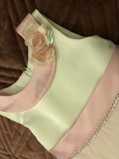 Роскошное нарядное платье на 3-4 года