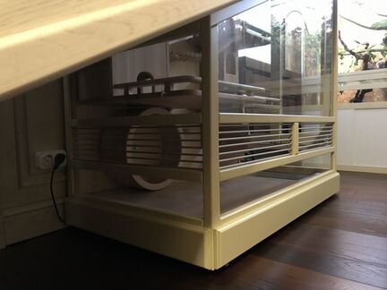 Витрина для шиншилл под лестницу