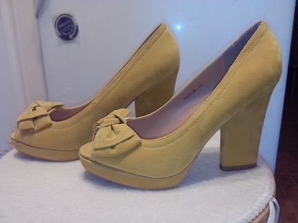 Туфли горчичного цвета с бантами