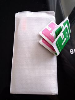 Защитное стекло (не пластик)