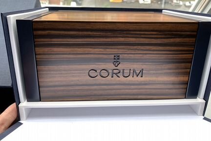Большая оригинальная коробка Corum