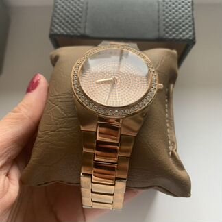 Часы guess