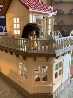 Sylvanian Families большой дом с мебелью и ежами