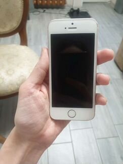 Телефон iPhone SE