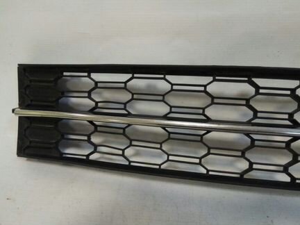 Решетка в бампер передняя нижняя Skoda Octavia A7