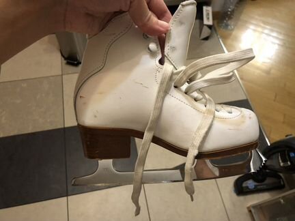 Фигурные коньки graf