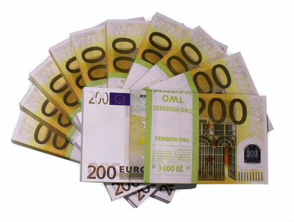 Евро в кейсе или пачками или коробками