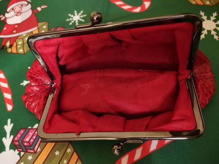 Косметичка лакированная кожа