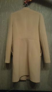 Новое пальто нежного бежевого цвета