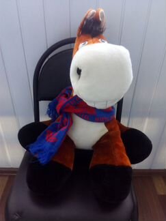 Конь плюшевый, гнедой масти, с шарфом цска