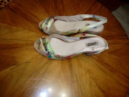 Босоножки женские