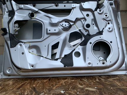 Дверь передняя левая Audi A4 B6 B7