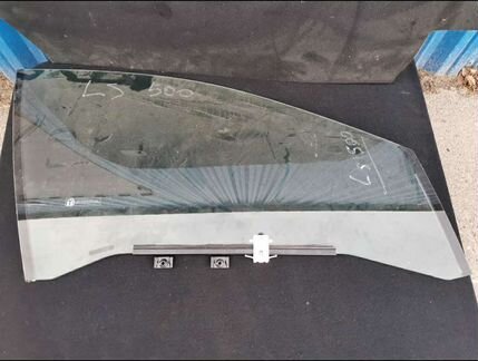 Стекло переднее Lexus LS