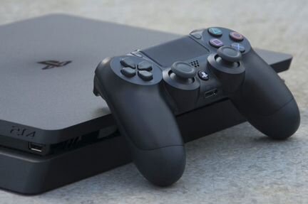 Игровая приставка ps4 slim