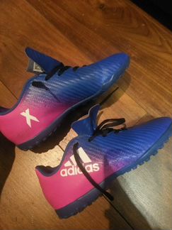 Футбольные бутсы адидас