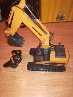 Экскаватор на радиоуправлении