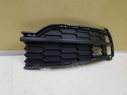 Решетка бампера левая Skoda Karoq