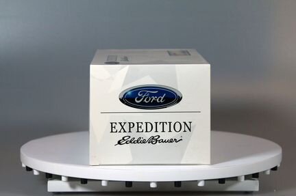 UT-Minichamps/Autoart 1/18 Ford Expedition