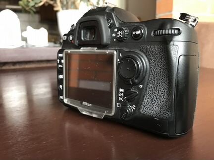 Зеркальный фотоаппарат Nikon D300, с объективом ni