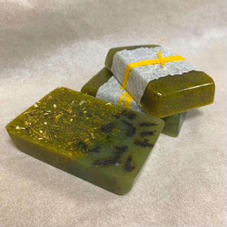 Ромашковое мыло с зелёным чаем и маслами